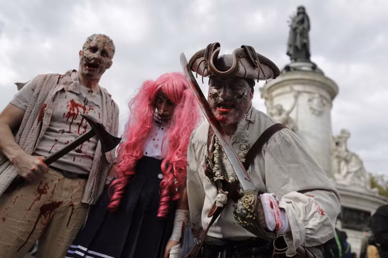 cuoc dieu hanh zombies kinh di tren duong pho paris