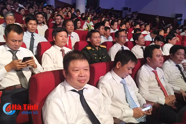 ha tinh ton vinh 55 doanh nghiep doanh nhan tieu bieu nam 2017