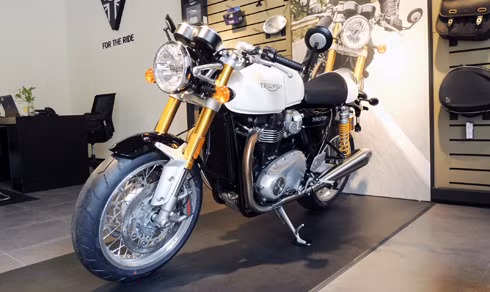 triumph thruxton r moto cafe racer 595 trieu dong o viet nam