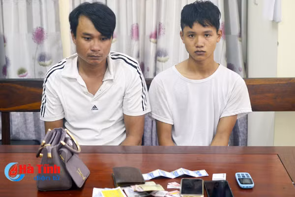 hon 30 gio truy bat 2 ten cuop tai san nguoi di duong
