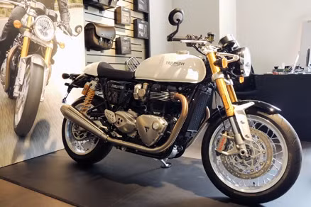triumph thruxton r moto cafe racer 595 trieu dong o viet nam