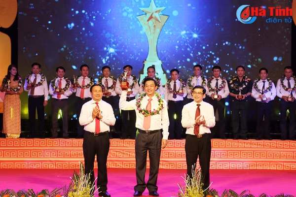 ha tinh ton vinh 55 doanh nghiep doanh nhan tieu bieu nam 2017