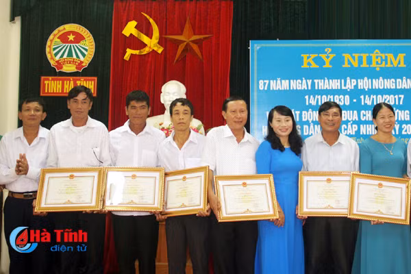 32 nong dan sx kd gioi nhan bang khen cua ubnd tinh
