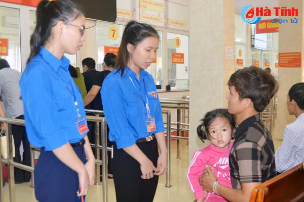 sinh vien truong y ha tinh tiep suc nguoi benh