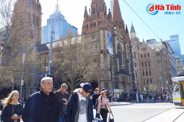 hoc australia tu y thuc den loi song noi cong cong