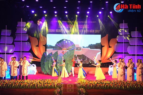 ha tinh ton vinh 55 doanh nghiep doanh nhan tieu bieu nam 2017