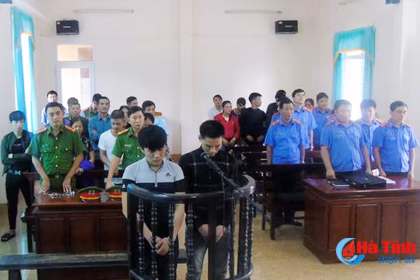trom 7 to ong 2 doi tuong doi lay 28 thang tu