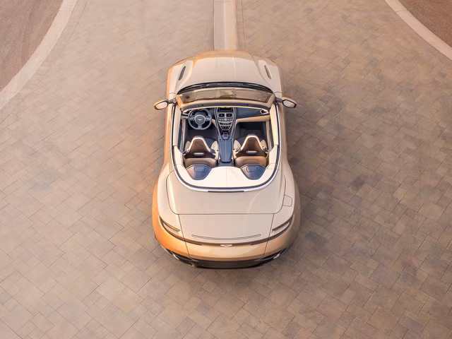 can canh ve dep xuat sac cua xe mui tran aston martin db11 volante moi