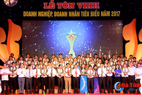 ha tinh ton vinh 55 doanh nghiep doanh nhan tieu bieu nam 2017