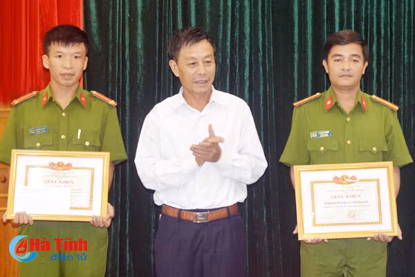 hon 30 gio truy bat 2 ten cuop tai san nguoi di duong