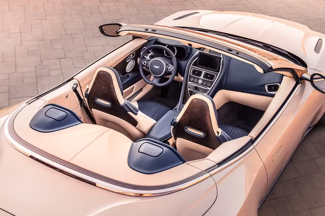 can canh ve dep xuat sac cua xe mui tran aston martin db11 volante moi