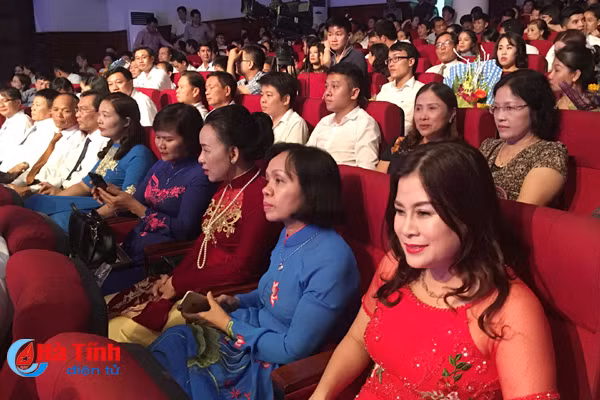 ha tinh ton vinh 55 doanh nghiep doanh nhan tieu bieu nam 2017