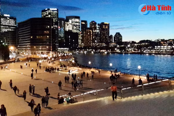 hoc australia tu y thuc den loi song noi cong cong