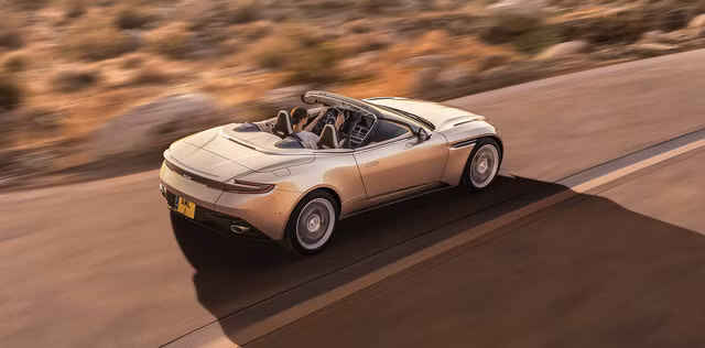 can canh ve dep xuat sac cua xe mui tran aston martin db11 volante moi