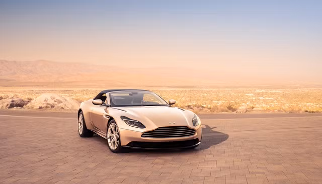 can canh ve dep xuat sac cua xe mui tran aston martin db11 volante moi