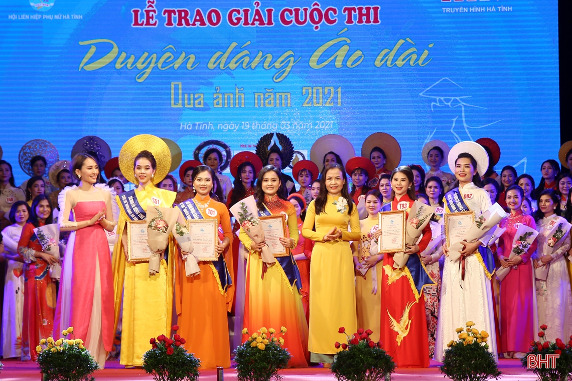 Thí sinh Trần Thị Huyền Sâm nhất Cuộc thi “Duyên dáng áo dài qua ảnh” Hà Tĩnh