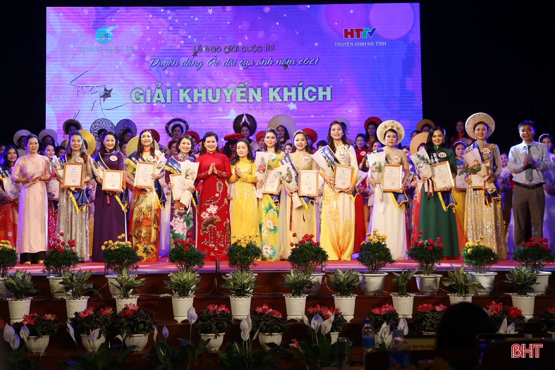 Thí sinh Trần Thị Huyền Sâm nhất Cuộc thi “Duyên dáng áo dài qua ảnh” Hà Tĩnh
