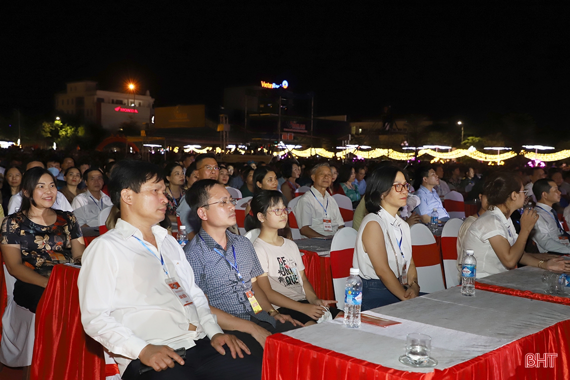 Lời Người vọng mãi núi Hồng sông La
