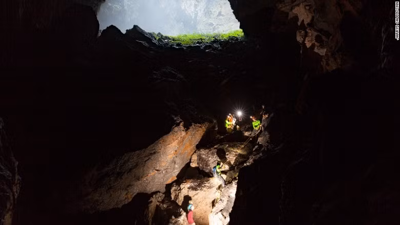 kham pha son doong voi phong vien kenh truyen hinh my cnn