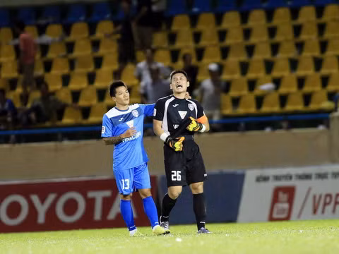 dua vo dich v league 2016 than quang ninh co dau hang