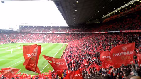 ve cho den tran derby manchester tang chong mat