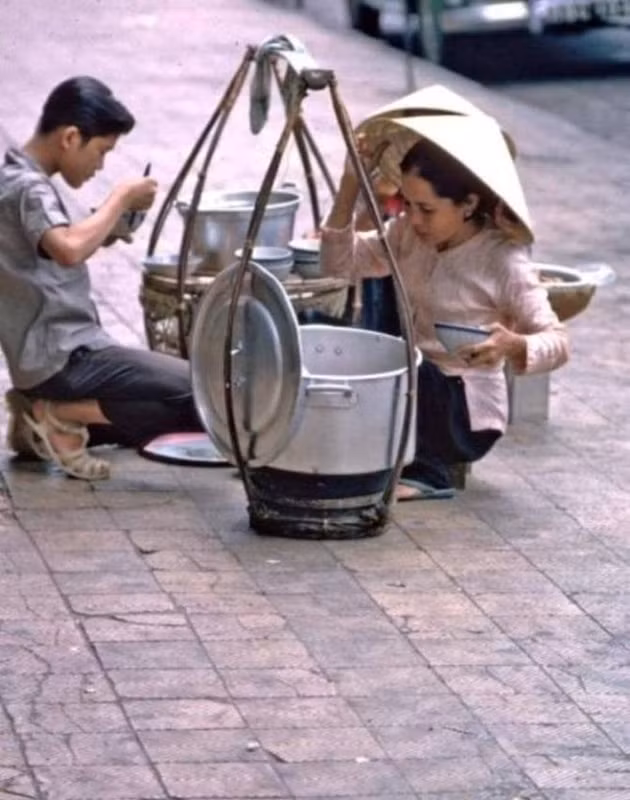 kham pha sai gon truoc 1975 qua van hoa am thuc duong pho