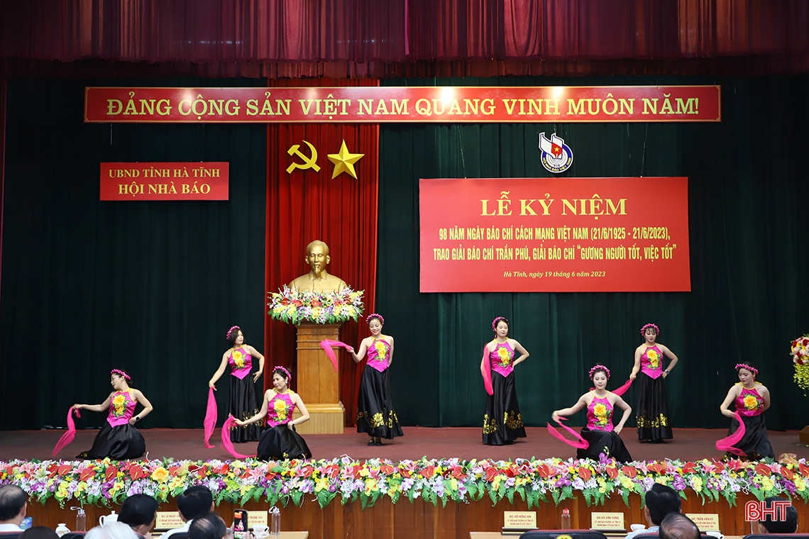 Kỷ niệm 98 năm Ngày Báo chí cách mạng Việt Nam và trao Giải Báo chí Trần Phú