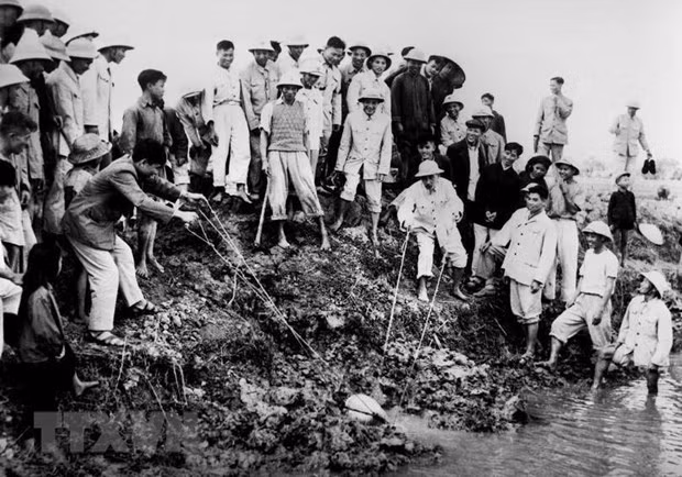 Chủ tịch Hồ Chí Minh - người vĩ đại từ những điều giản dị