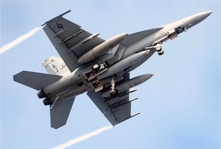 Mỹ ra mắt “siêu ong bắp cày” đủ sức đối đầu với Su-57 Nga?