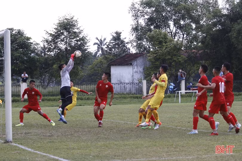 Hồng Lĩnh Hà Tĩnh thua 2-3 trong trận giao hữu với Sông Lam Nghệ An