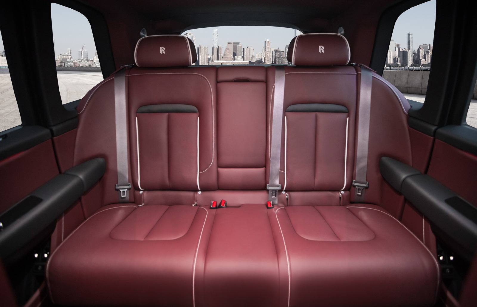 Rolls-Royce Cullinan phiên bản chống đạn giá 1 triệu USD