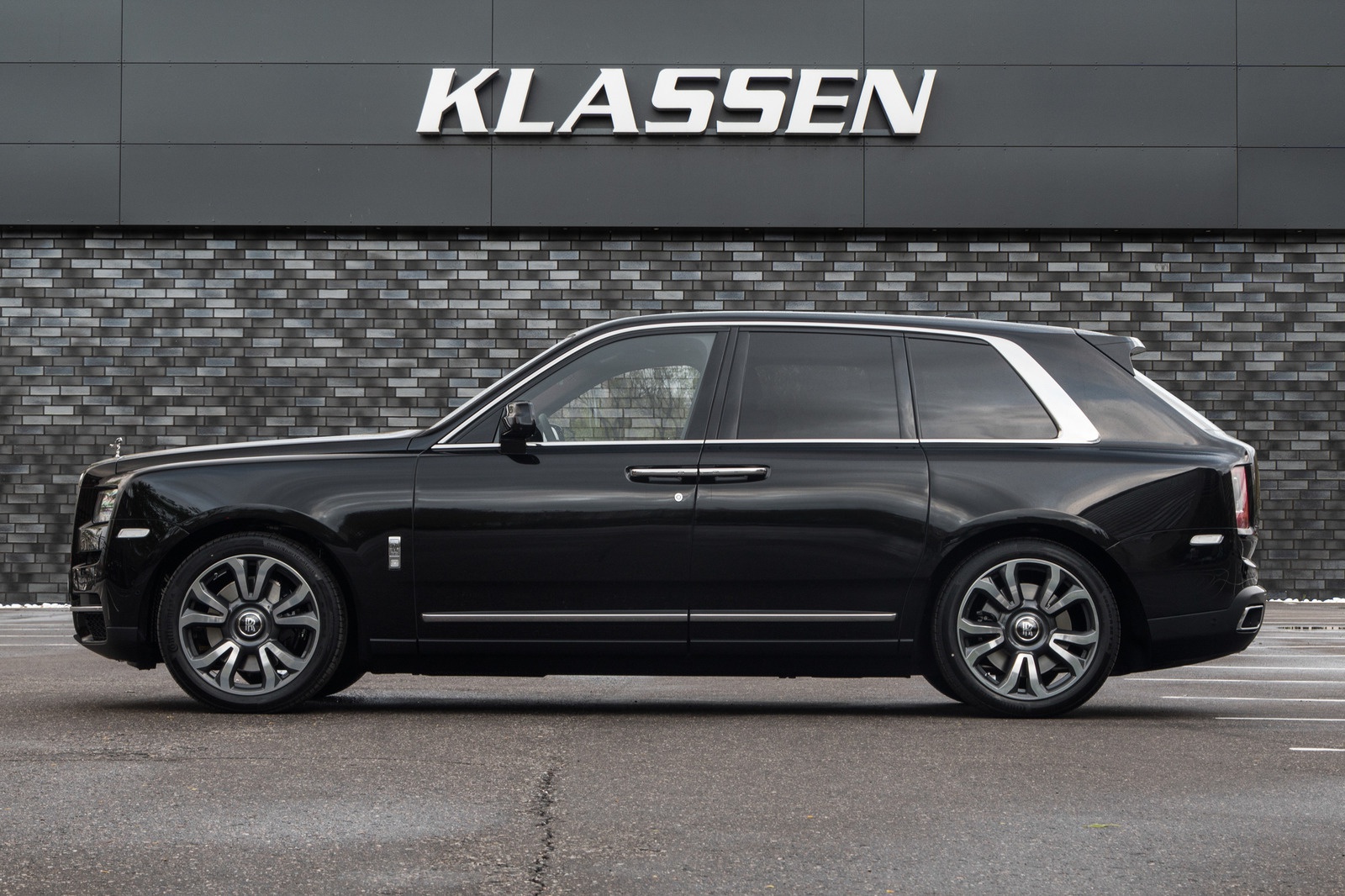 Rolls-Royce Cullinan phiên bản chống đạn giá 1 triệu USD