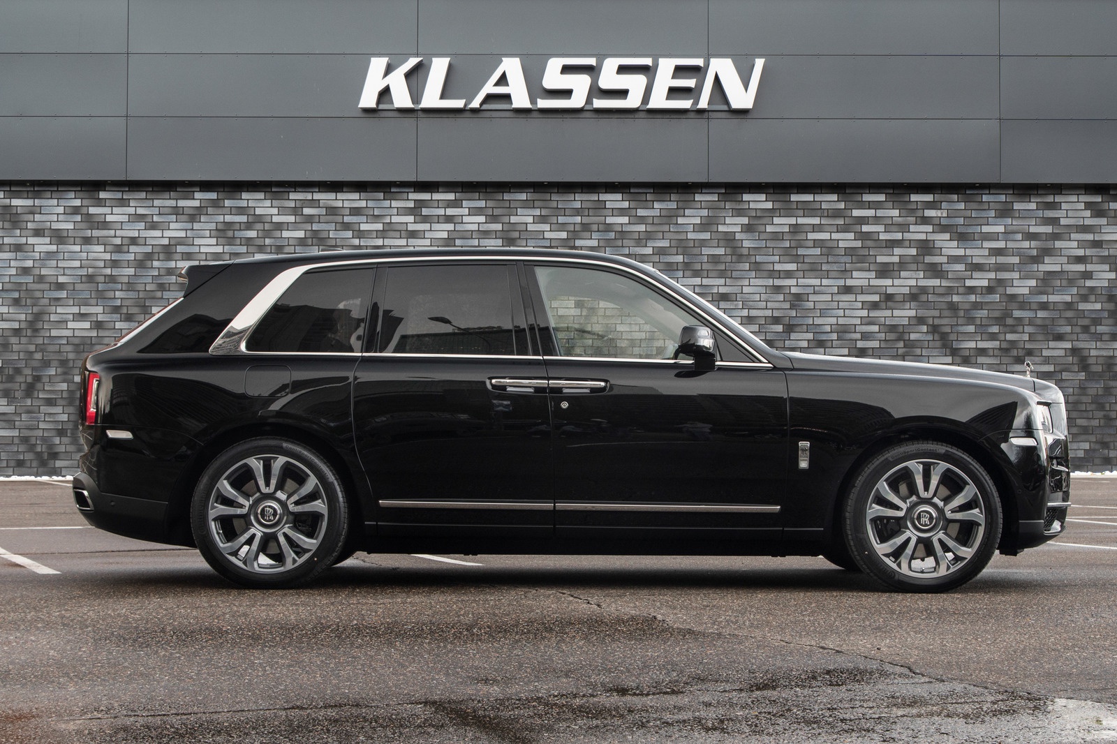 Rolls-Royce Cullinan phiên bản chống đạn giá 1 triệu USD