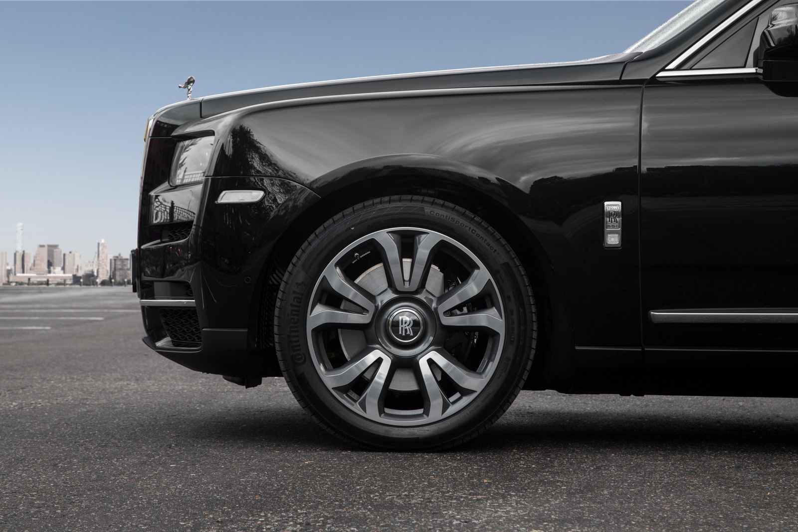 Rolls-Royce Cullinan phiên bản chống đạn giá 1 triệu USD