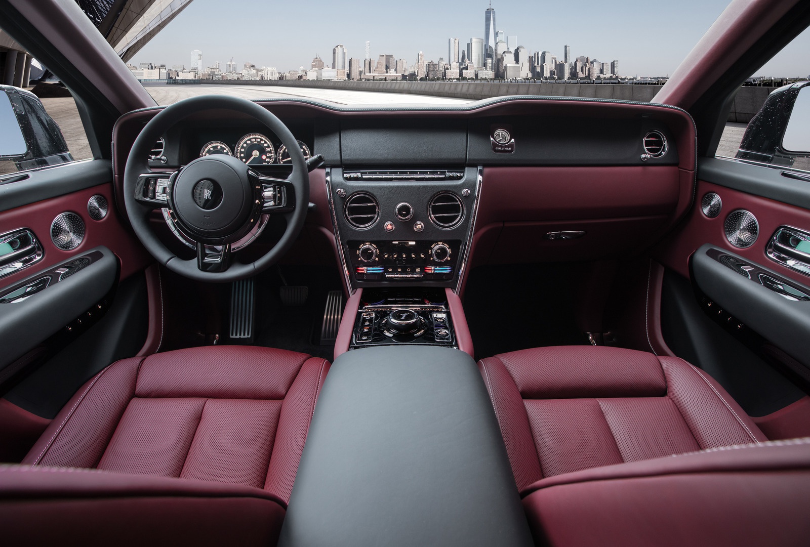 Rolls-Royce Cullinan phiên bản chống đạn giá 1 triệu USD