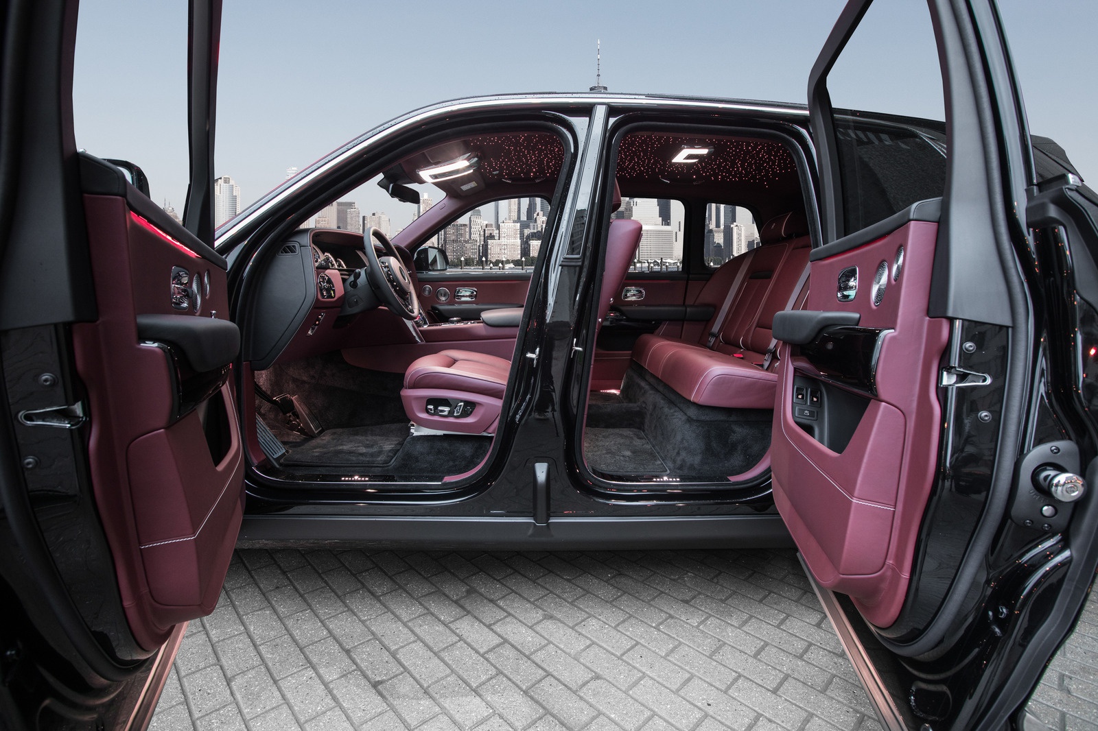 Rolls-Royce Cullinan phiên bản chống đạn giá 1 triệu USD