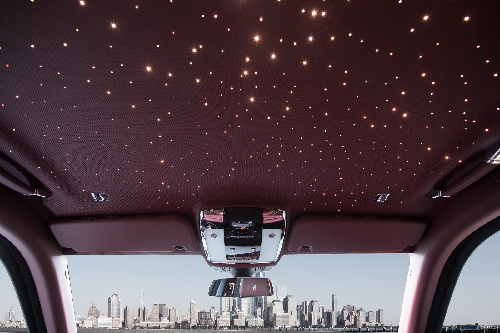 Rolls-Royce Cullinan phiên bản chống đạn giá 1 triệu USD