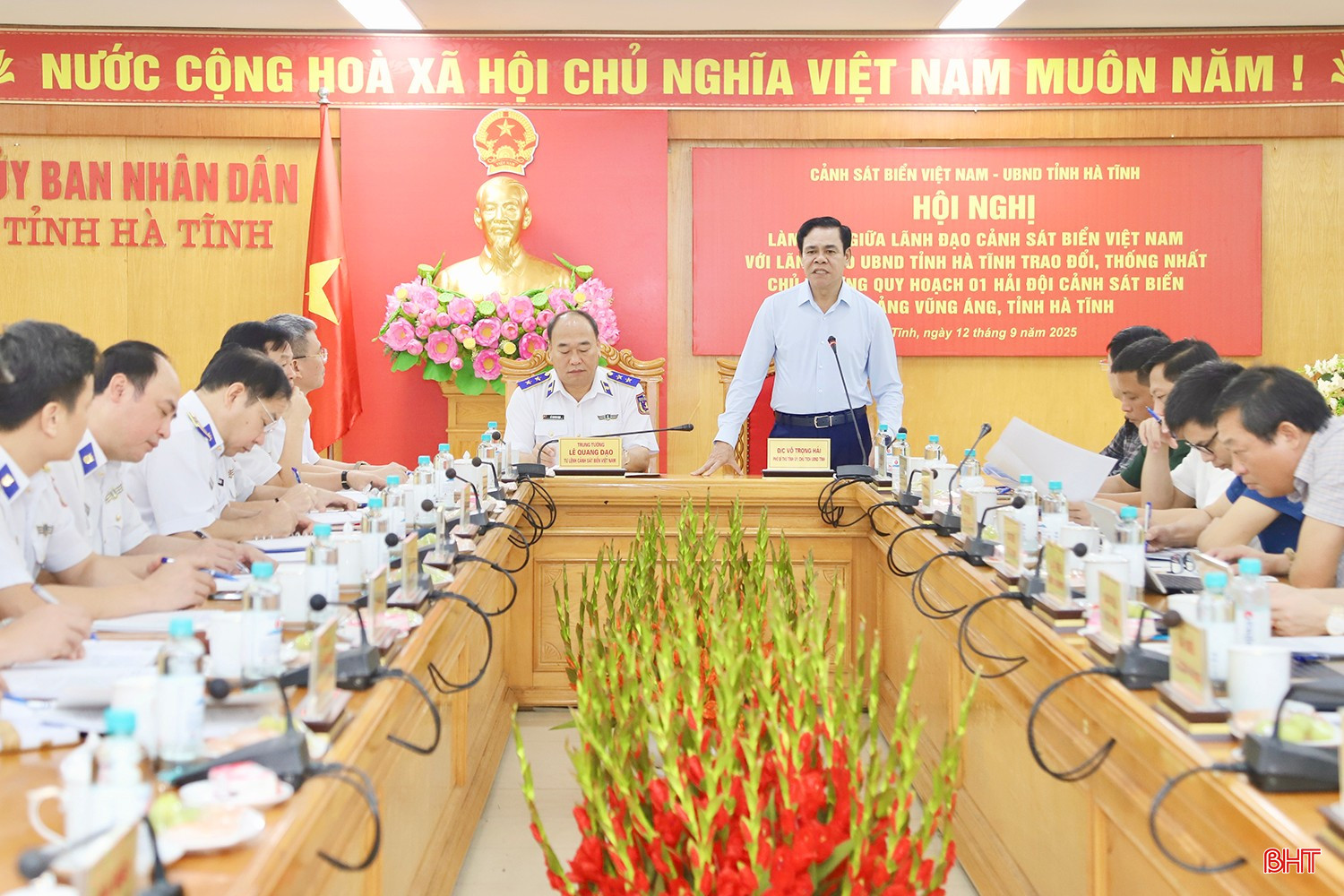 Toàn cảnh hội nghị.