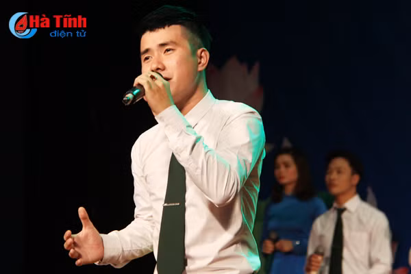 dac sac chuong trinh nghe thuat vang mai khuc quan hanh