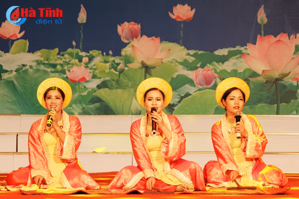 dac sac chuong trinh nghe thuat vang mai khuc quan hanh
