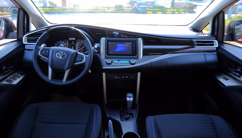 toyota innova venturer gia 855 trieu tai viet nam