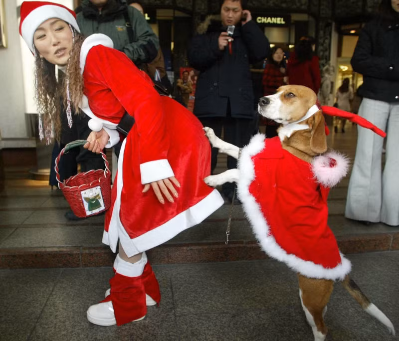 ve dep de thuong nong bong va ca tinh cua cac ba gia noel khap the gioi