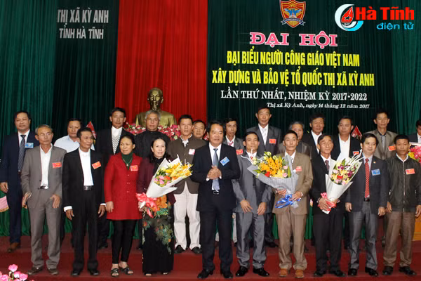 ba con giao dan thi xa ky anh hien gan 23 000 m 2 dat