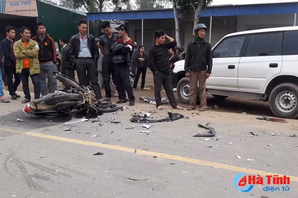 va cham voi o to 3 thanh nien tu vong tai cho