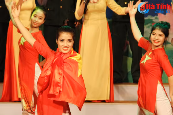 dac sac chuong trinh nghe thuat vang mai khuc quan hanh