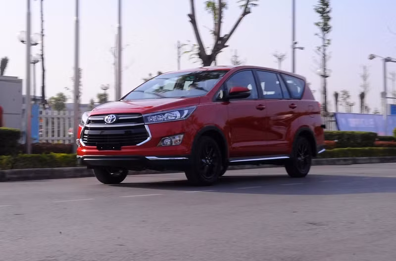 toyota innova venturer gia 855 trieu tai viet nam