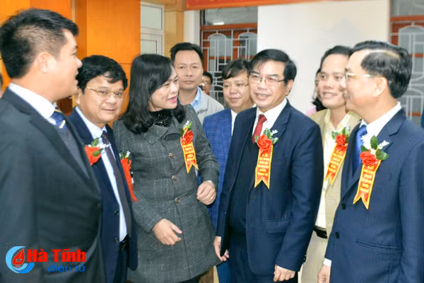 khai truong trung tam hanh chinh cong huyen thach ha