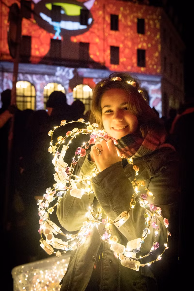 lyon long lay trong le hoi fete des lumieres truoc giang sinh