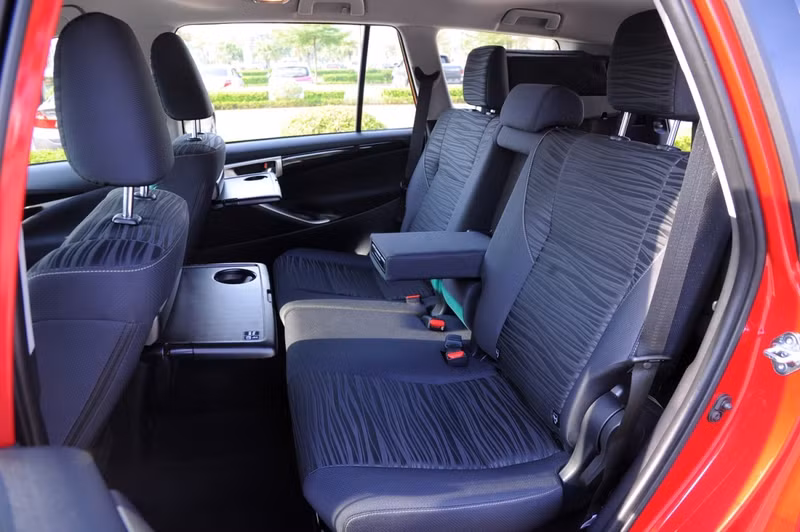 toyota innova venturer gia 855 trieu tai viet nam