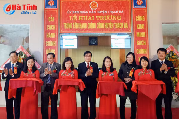 khai truong trung tam hanh chinh cong huyen thach ha